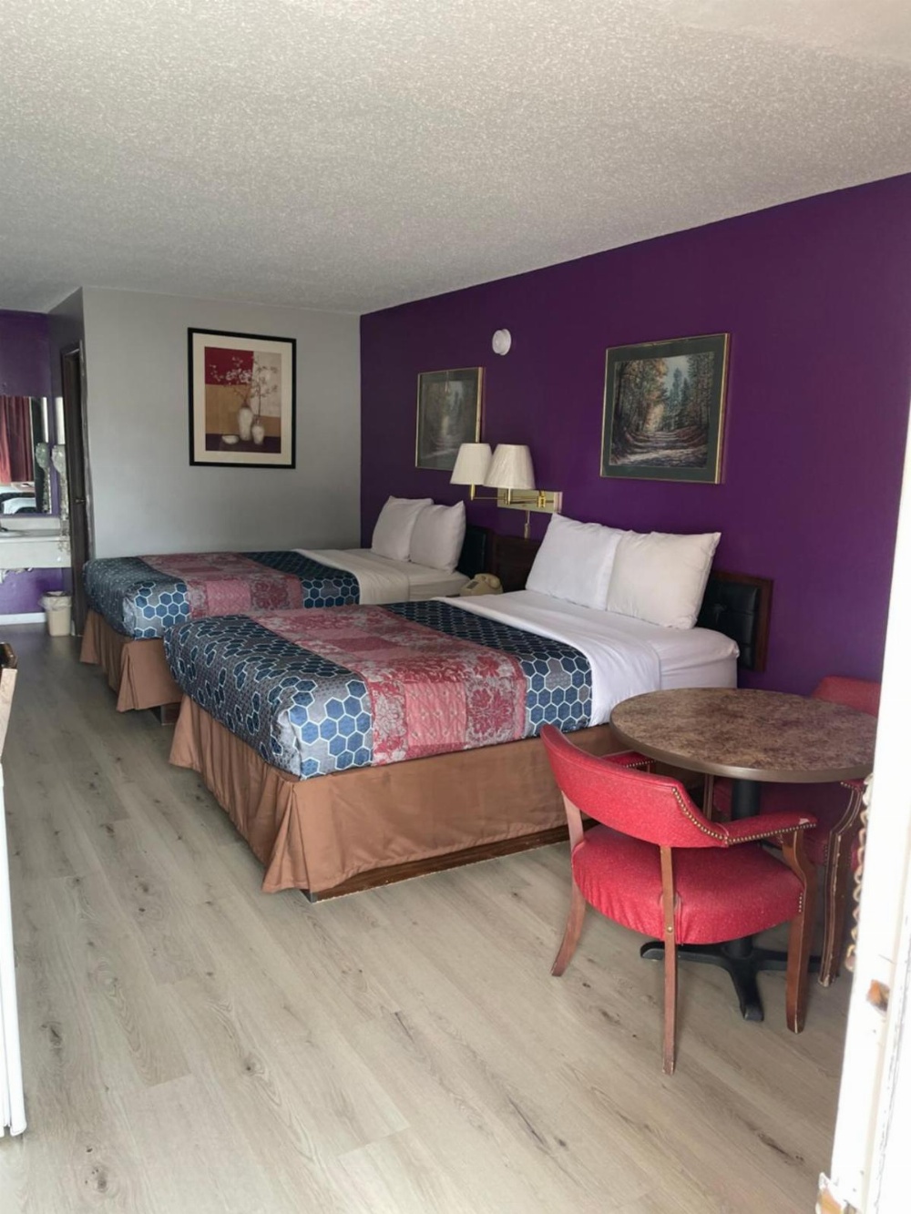 Budget Host Inn Main image